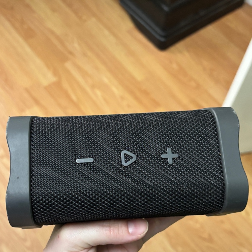 Skullcandy SKDY Terrain Portable Speaker - Picture 3 of 6
